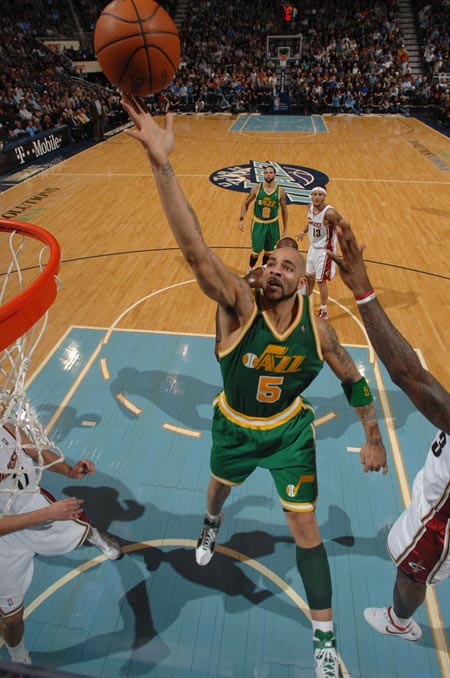 [NBA-湖人] 湖人建队太奇葩！艾顿软货，其余配角攻守不兼备，替补存多个混子