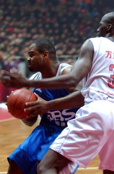 字母31+8+11难救主，小哈达威替补5记三分，超级残阵掘金力克雄鹿