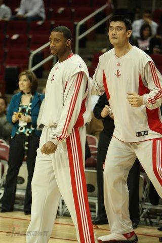 图片报：因两名前锋状态差，多特考虑冬窗签维罗纳前锋焦瓦内