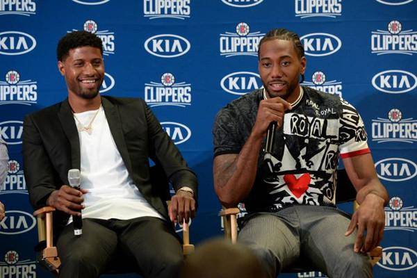 浓眉复出轻松12分丁威迪16+12 独行侠送篮网4连败