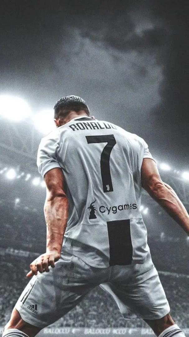 萨格斯女友海莉24岁生日！她的穿搭在WNBA什么水平？