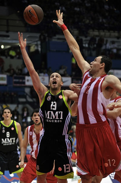 NBA：勇士连胜快船